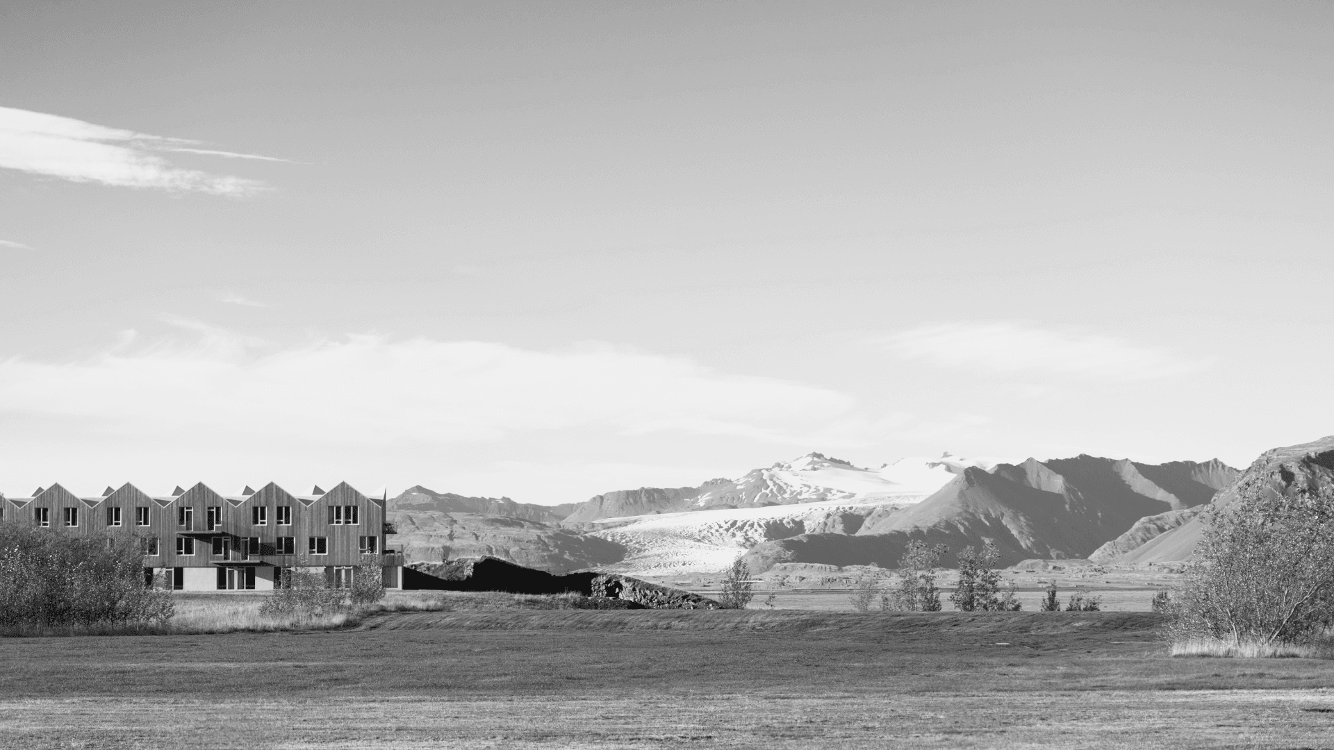 Svarthvítt myndefni fyrir mörkun Kviku sem var skapað og hannað af Hér og Nú auglýsingastofu