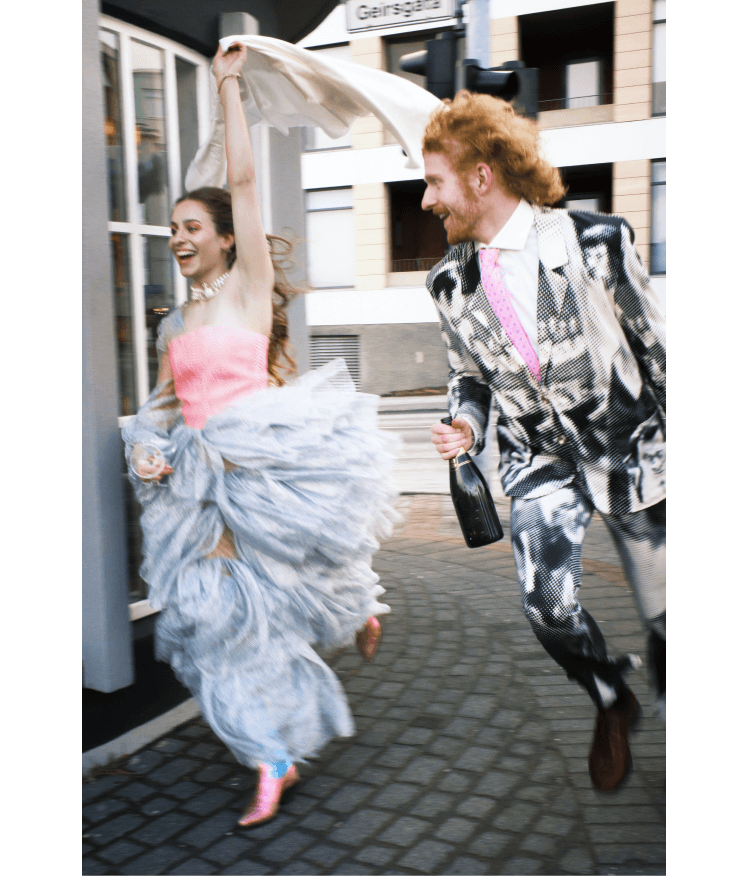 Lifandi ljósmyndir voru hluti af auglýsingaherferð fyrir Aur sem búið var til af Hér&Nú auglýsingastofu